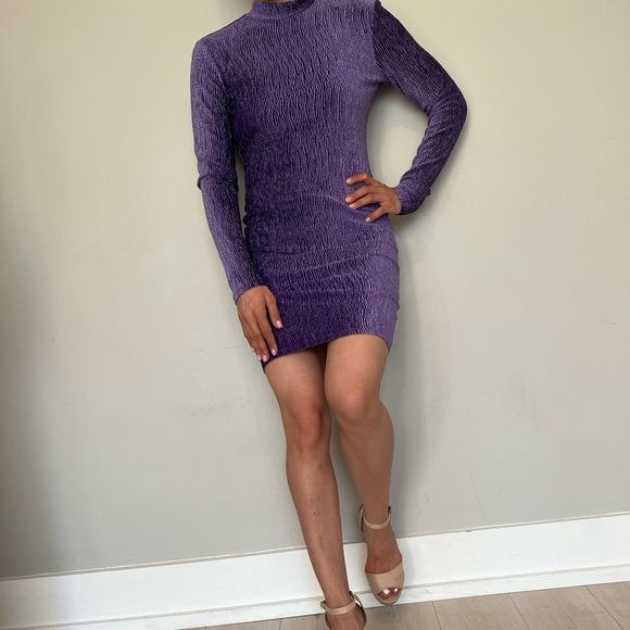 Short backless dress - Picture 2 of 2